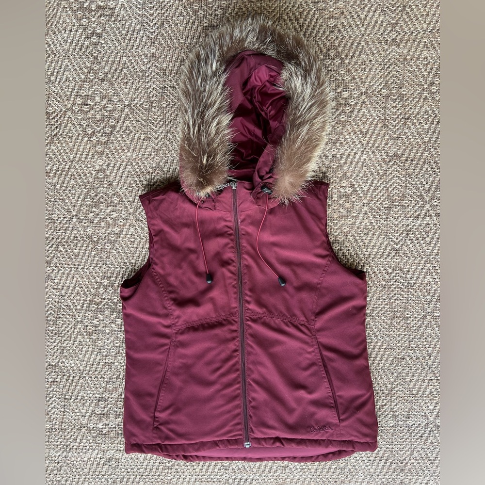 Women's Cabela's Goose Down Coyote Fur Trimmed Puffer Vest Burgundy‎ Size Small